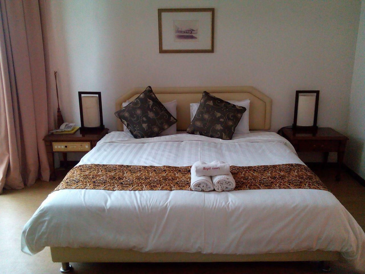 Regal Court Hotel Kuching Exteriör bild