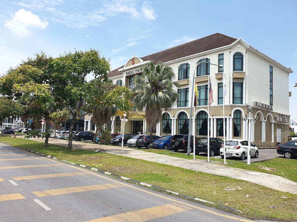 Regal Court Hotel Kuching Exteriör bild
