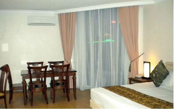 Regal Court Hotel Kuching Rum bild