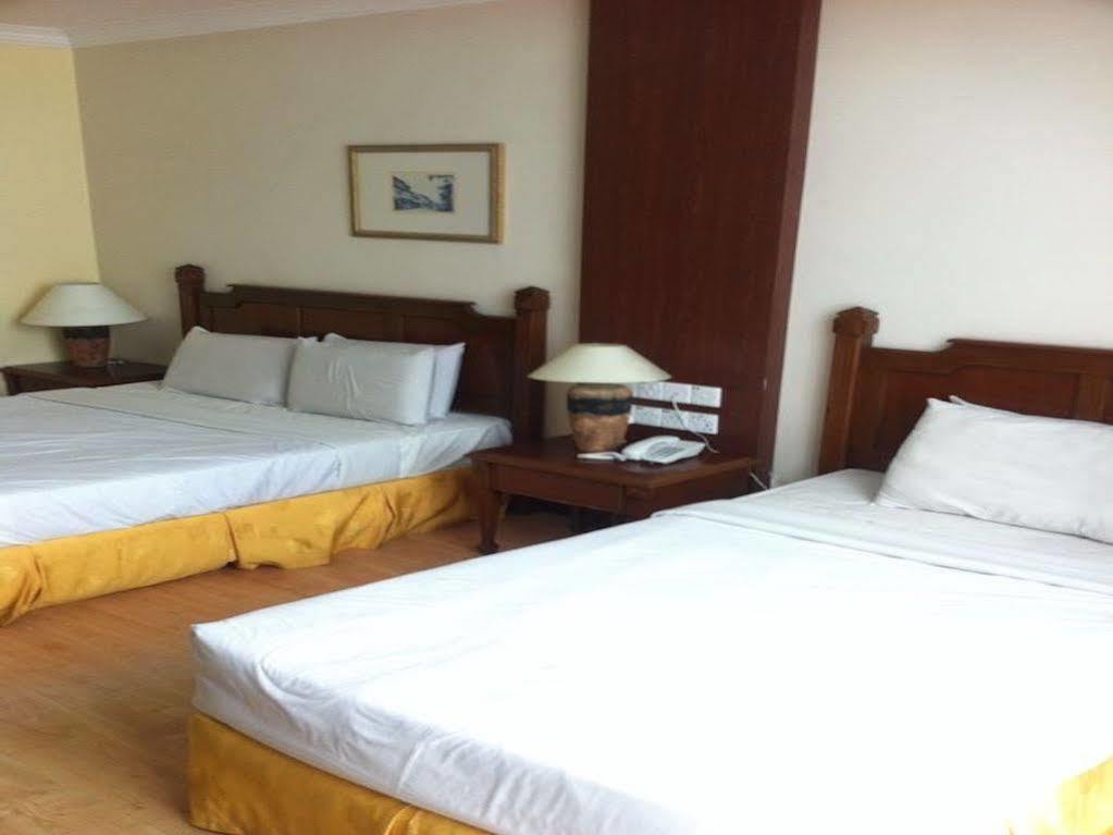 Regal Court Hotel Kuching Exteriör bild