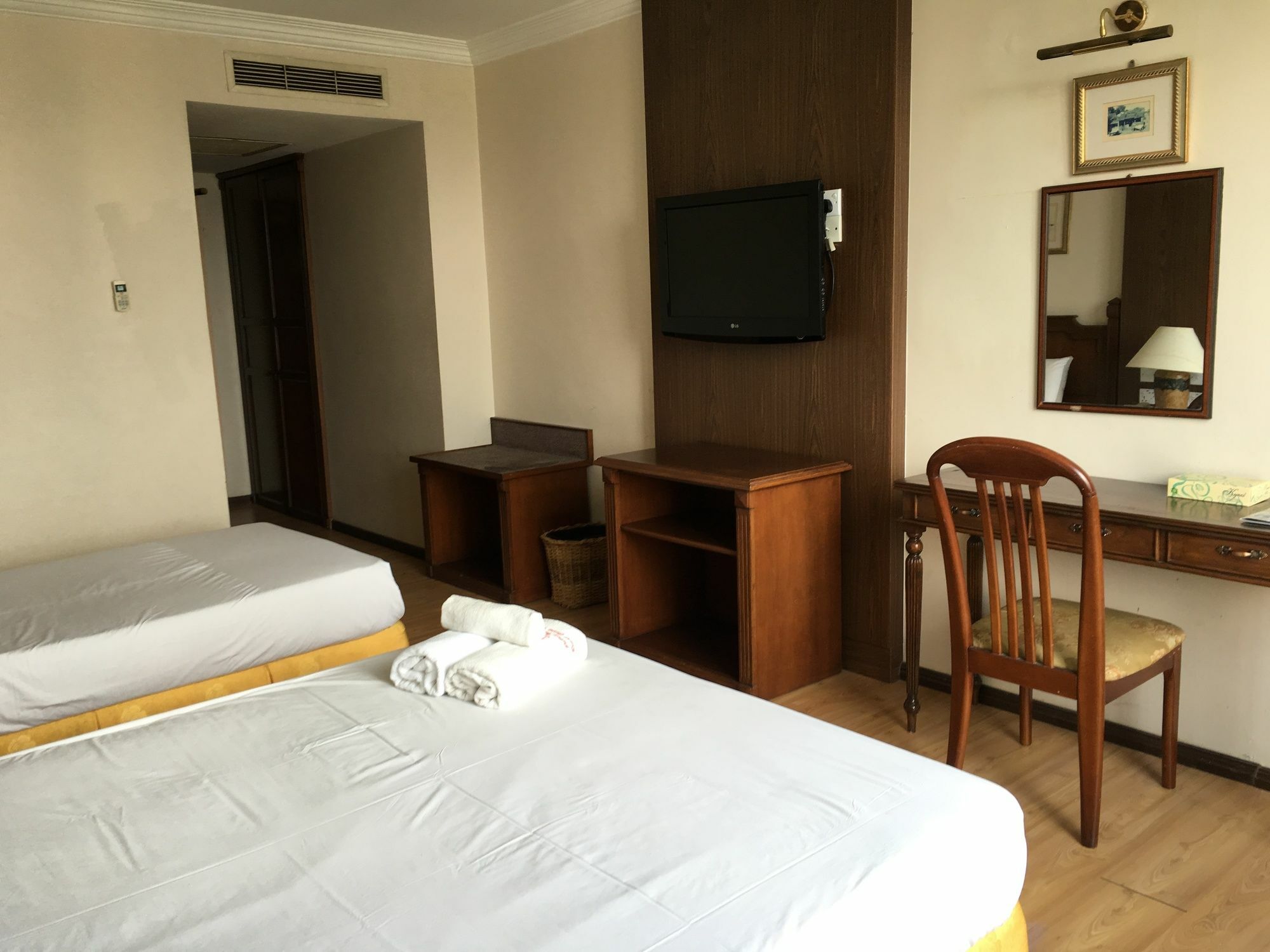 Regal Court Hotel Kuching Exteriör bild